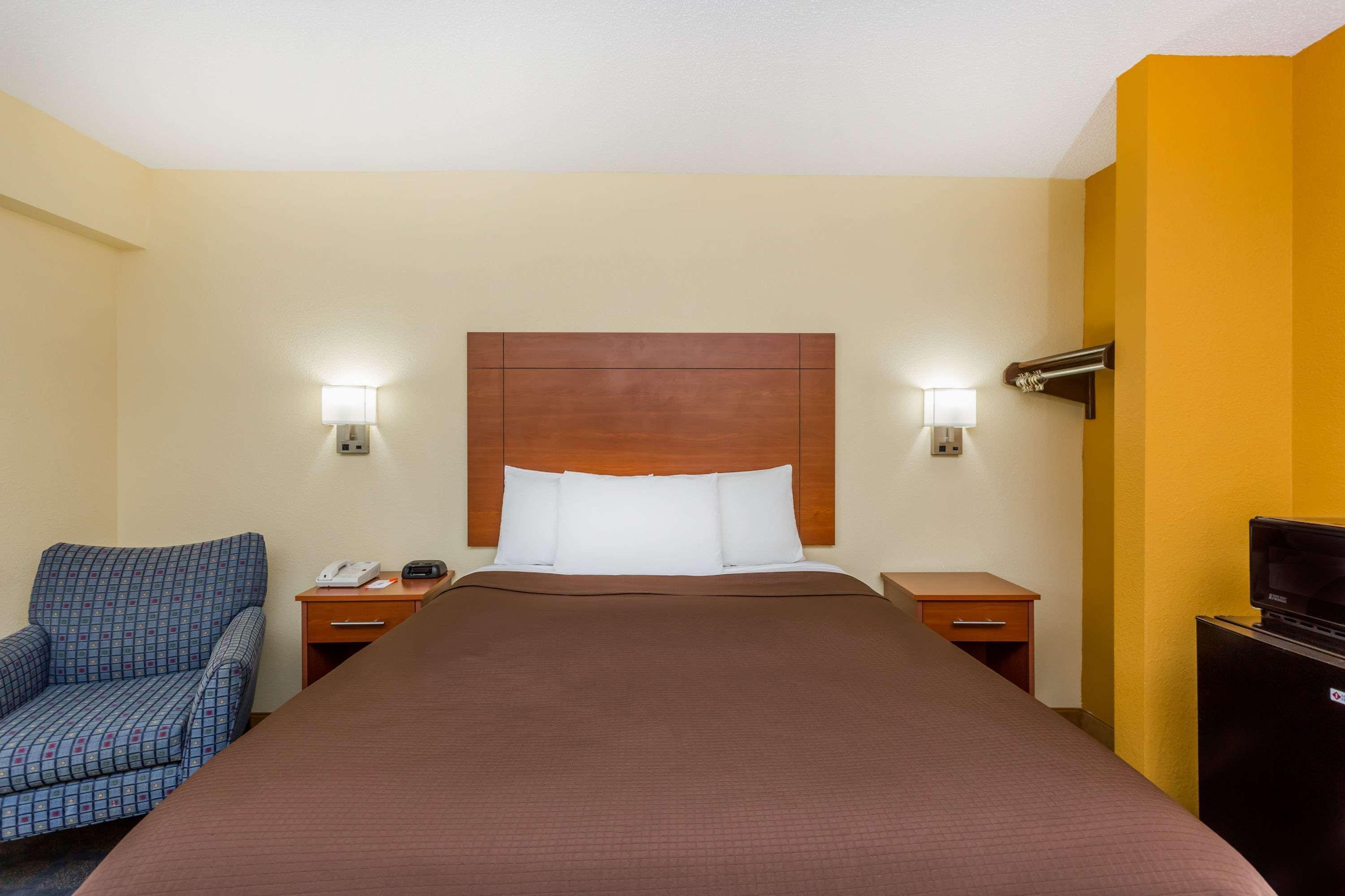 Howard Johnson By Wyndham Spartanburg Expo Center Extérieur photo